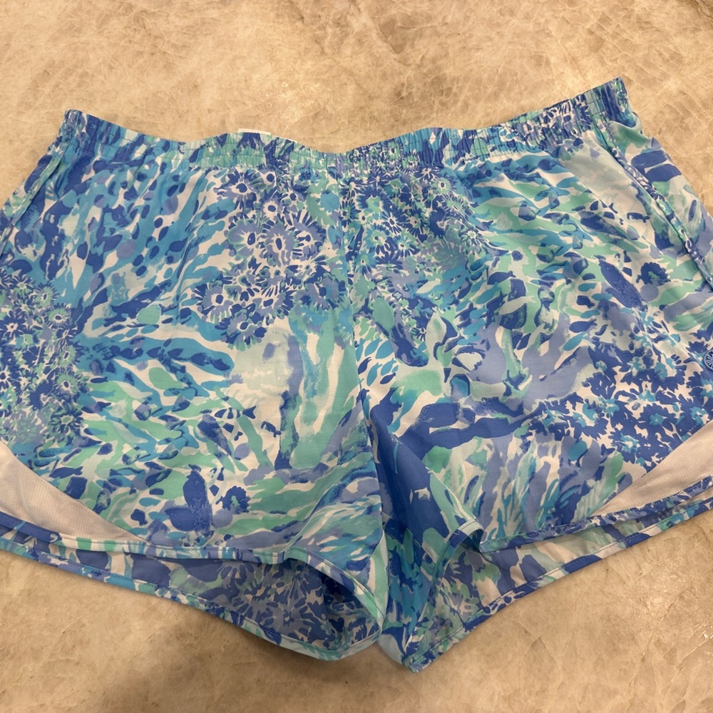 Lilly Pulitzer Luxletic SZ XL Blue and White Lined Athletic Shorts